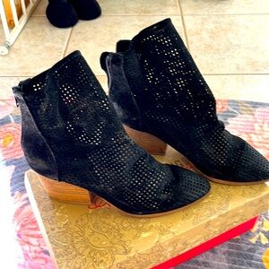 Jeffrey Campbell FishNet Booties. Gently worn size 6